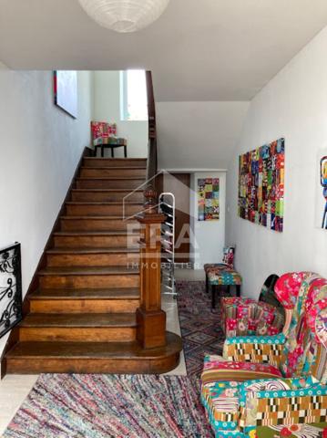 Maison de Grand Standing à Bruyères - 6 Chambres, 243 m²