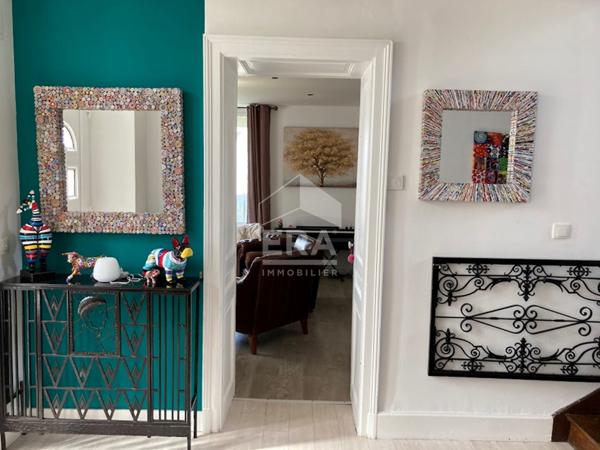 Maison de Grand Standing à Bruyères - 6 Chambres, 243 m²