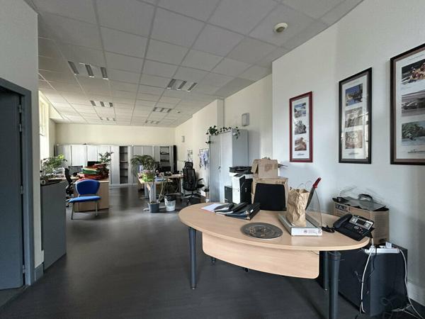 A LOUER - BUREAUX EN BON ETAT - PLACE DU MARCHÉ - CENTRE VILLE DE POITIERS