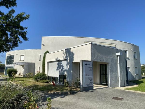 Bureaux à vendre à Valence avec entrepôt et parkings, nombreux extérieurs