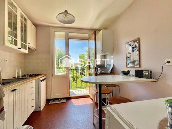 métro à 3 minutes à pied, commerces à proximité