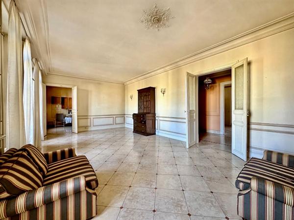 Installer vos bureaux ici !! 168m² à Avignon Intra muros