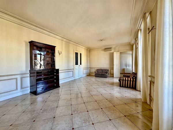 Installer vos bureaux ici !! 168m² à Avignon Intra muros