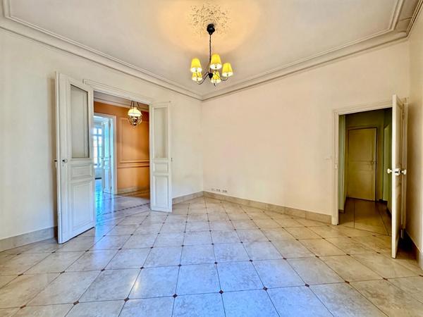 Installer vos bureaux ici !! 168m² à Avignon Intra muros