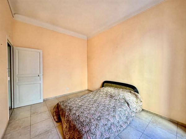 Installer vos bureaux ici !! 168m² à Avignon Intra muros