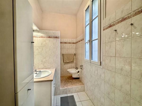 Installer vos bureaux ici !! 168m² à Avignon Intra muros