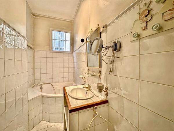 Installer vos bureaux ici !! 168m² à Avignon Intra muros