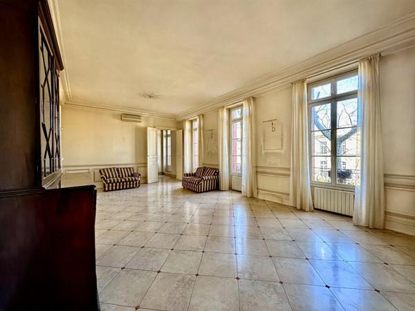 Installer vos bureaux ici !! 168m² à Avignon Intra muros