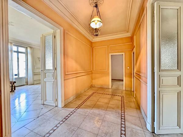 Installer vos bureaux ici !! 168m² à Avignon Intra muros