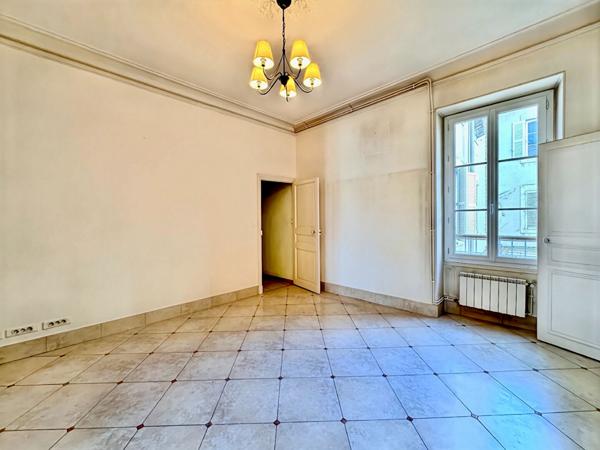 Installer vos bureaux ici !! 168m² à Avignon Intra muros