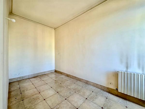 Installer vos bureaux ici !! 168m² à Avignon Intra muros