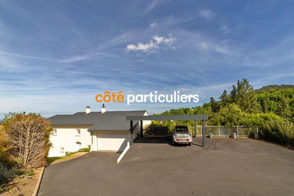 Vente
                Demeure de Prestige250 m² - 9 Pièces -
                    CHAMALIERES (63400)