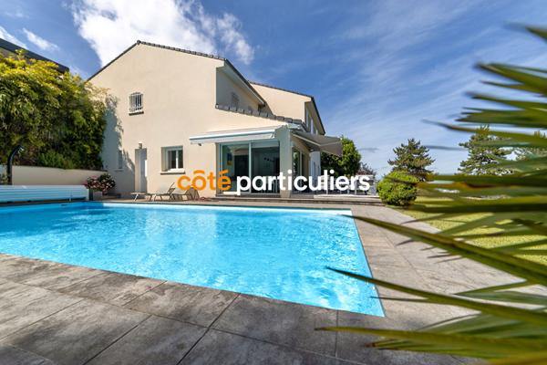 Vente Demeure de Prestige250 m² - 9 Pièces - CHAMALIERES (63400)