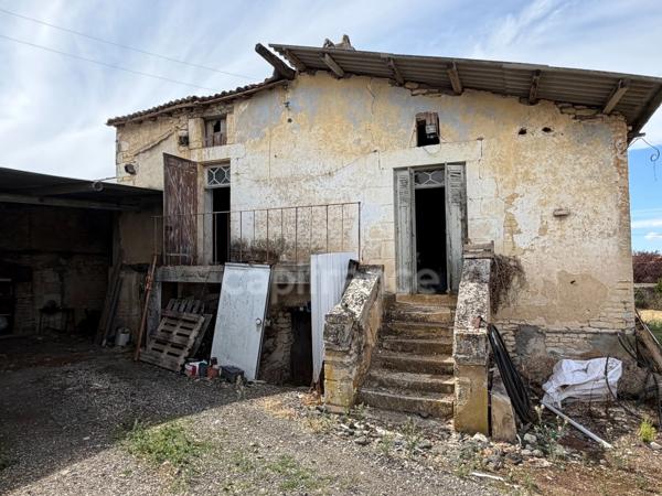 Ensemble de maisons anciennes à rénover d'environ 180m² à Neuville de Poitou (86)