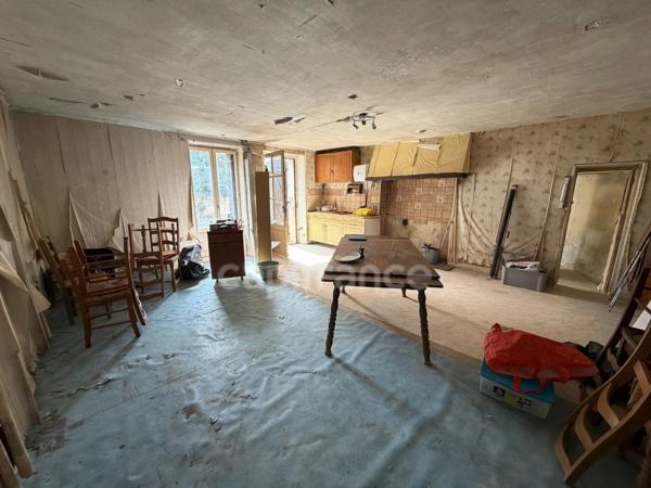 Ensemble de maisons anciennes à rénover d'environ 180m² à Neuville de Poitou (86)