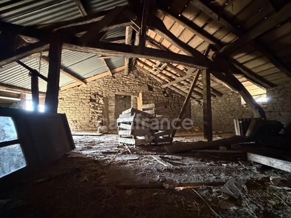 Ensemble de maisons anciennes à rénover d'environ 180m² à Neuville de Poitou (86)