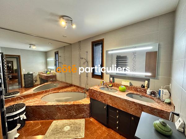 Vente Maison221 m² - 7 Pièces - COUBON (43700)