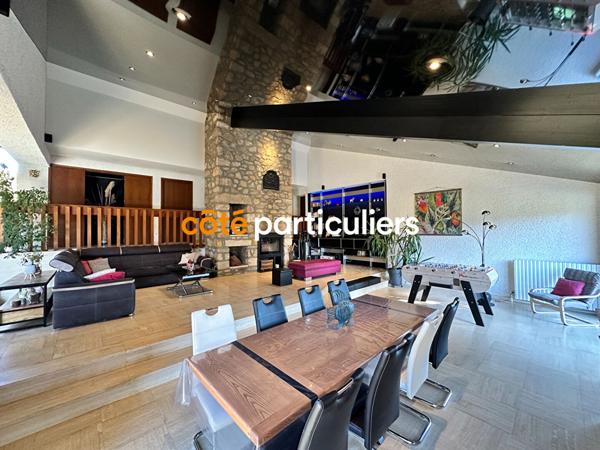 Vente Maison221 m² - 7 Pièces - COUBON (43700)
