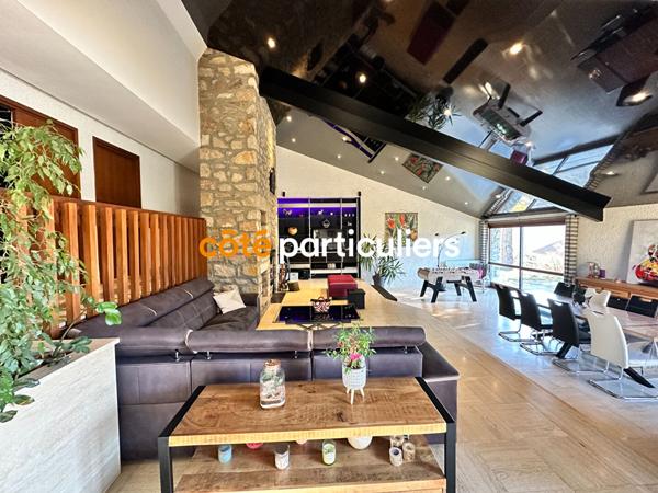 Vente Maison221 m² - 7 Pièces - COUBON (43700)