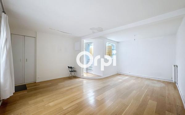 Appartement à vendre    3 pièces • 71,30 m2 Paris 15