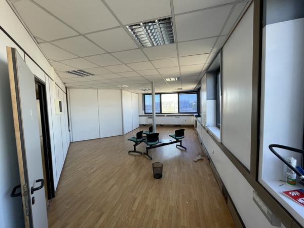 Bureaux à louer à Cergy proche gare et parkings en sous-sol disponibles