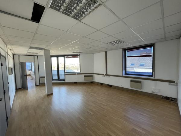 Bureaux à louer à Cergy proche gare et parkings en sous-sol disponibles