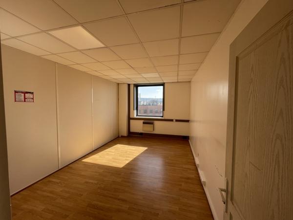 Bureaux à louer à Cergy proche gare et parkings en sous-sol disponibles