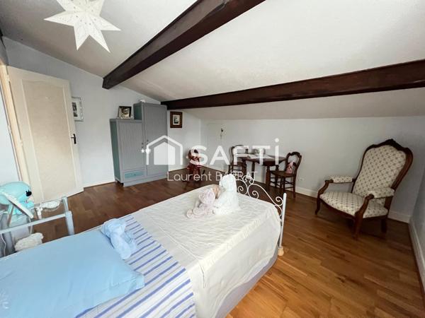 Villa avec chambre en rez-de-jardin et grand garage
