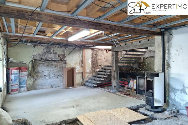 Menat (63560) Menat Projet de rénovation : vaste maison familiale avec atelier