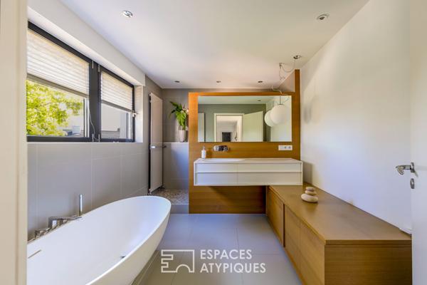 Maison contemporaine et sa piscine au coeur du Rebberg