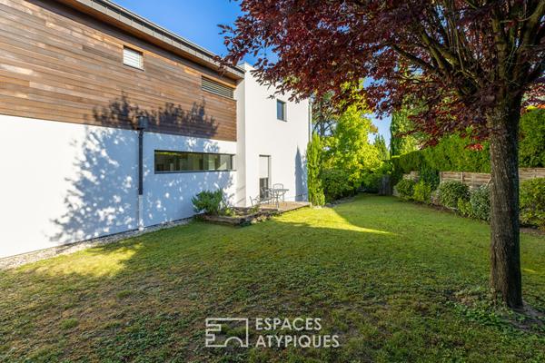 Maison contemporaine et sa piscine au coeur du Rebberg