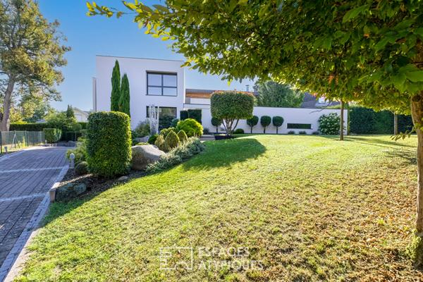 Maison contemporaine et sa piscine au coeur du Rebberg