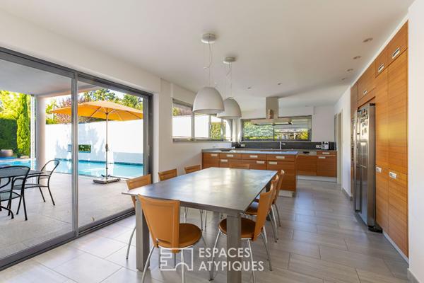 Maison contemporaine et sa piscine au coeur du Rebberg