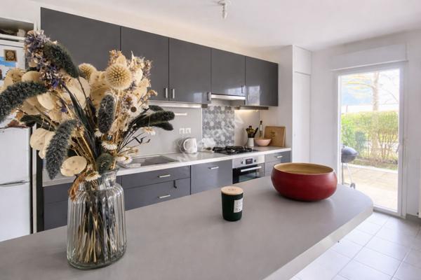 BETTON A vendre appartement rez-de-jardin 4 pièces de 77 m², 3 chambres, garage fermé et place de parking, extérieur de 48m²