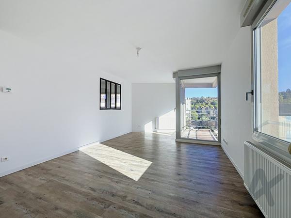 Appartement T4 avec balcon et stationnement