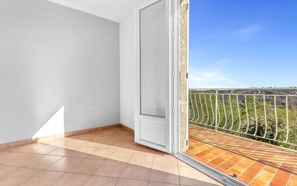 Maison à vendre    8 pièces • 152 m2 Saint-Jeannet