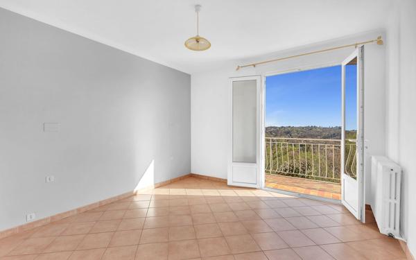 Maison à vendre    8 pièces • 152 m2 Saint-Jeannet