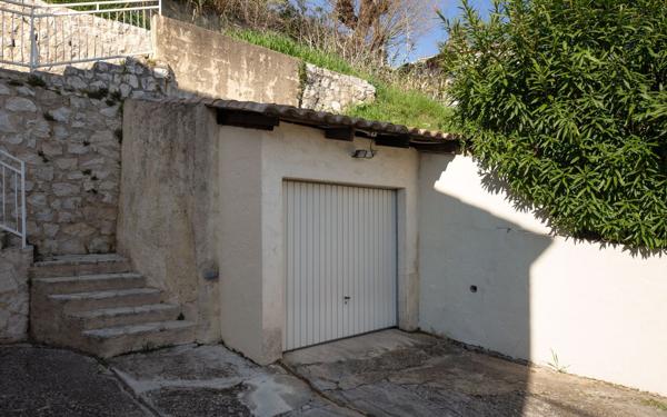 Maison à vendre    8 pièces • 152 m2 Saint-Jeannet