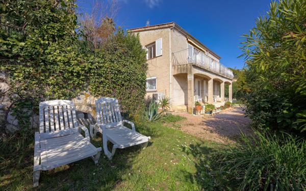 Maison à vendre    8 pièces • 152 m2 Saint-Jeannet