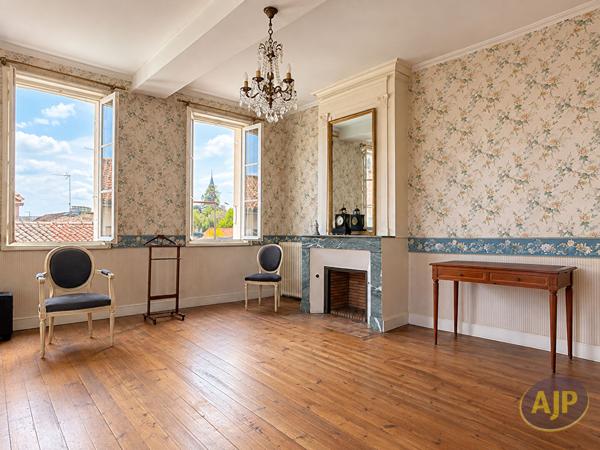 Maison à vendre Saintes - 8 pièces, 275m² avec 5 chambre(s) à 395 000€ - AJP Immobilier Saintes