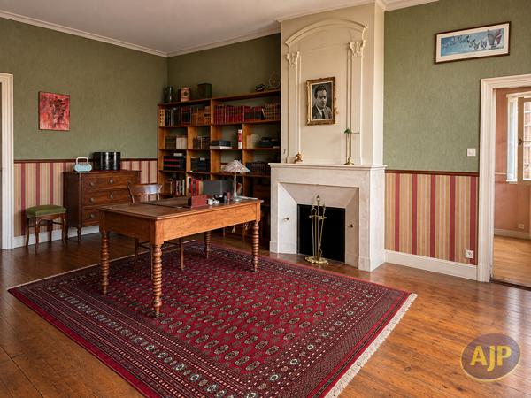 Maison à vendre Saintes - 8 pièces, 275m² avec 5 chambre(s) à 395 000€ - AJP Immobilier Saintes