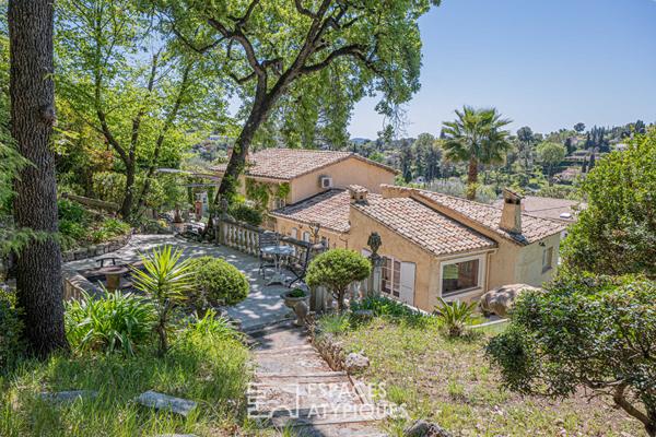 Maison d’architecte pleine de charme – LE ROURET