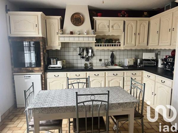 Maison 5 pièces de 139 m² à La Peyratte (79200)