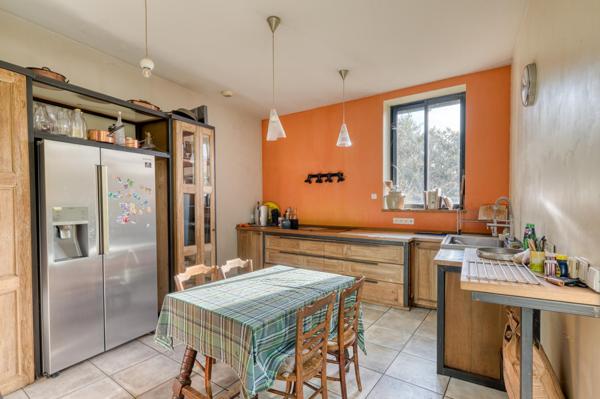 Maison familiale spacieuse 342 m2 avec  piscine — Rillieux-la-Pape