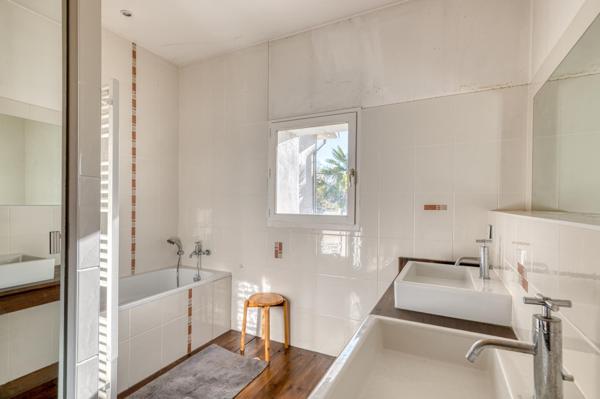 Maison familiale spacieuse 342 m2 avec  piscine — Rillieux-la-Pape