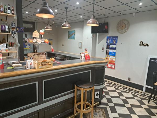 28000 CHARTRES- BAR TABAC FDJ PRESSE PMU 200 m² TERRASSE et LOGEMENT
