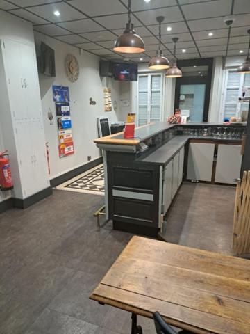 28000 CHARTRES- BAR TABAC FDJ PRESSE PMU 200 m² TERRASSE et LOGEMENT