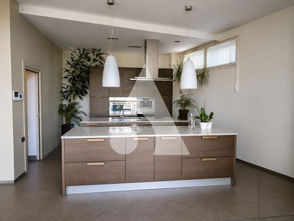 Maison 7 pièces 256 m2