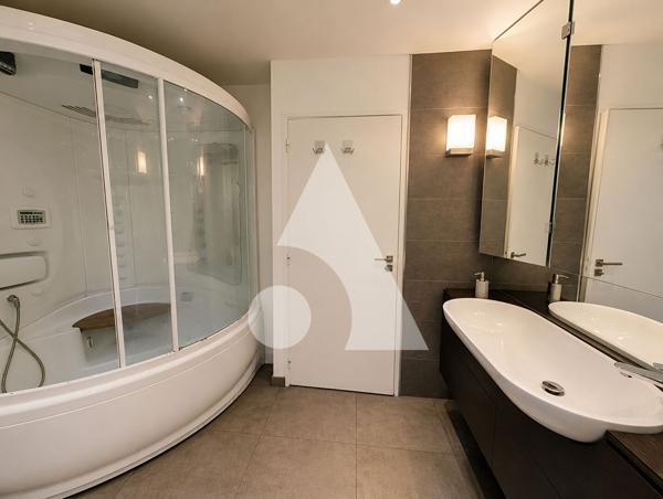 Maison 7 pièces 256 m2