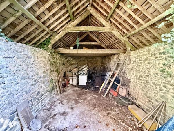 Bâtiment en pierre à rénover